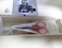 先曲がり裁ちバサミ(全長9センチ)